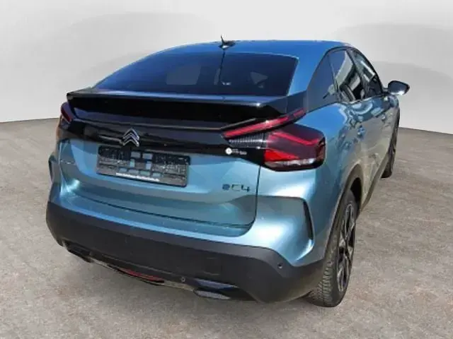 Gebraucht Citroën e-C4 Shine 100 kW (136 PS) 2022 Blau Limousine