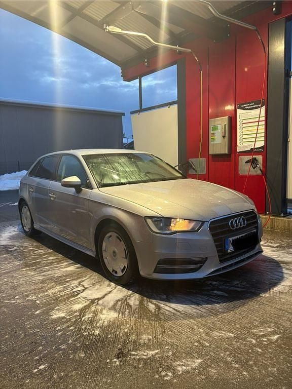 Grau Gebraucht 2015 Audi A3 Limousine | 7.650 € (Guter Preis) - Bild 1/4
