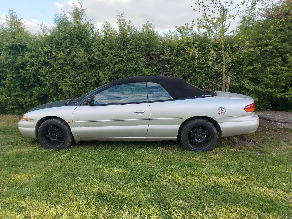 Second-hand Chrysler Stratus Limited 163 CP (119 kW) 2000 Argintiu Cabrio