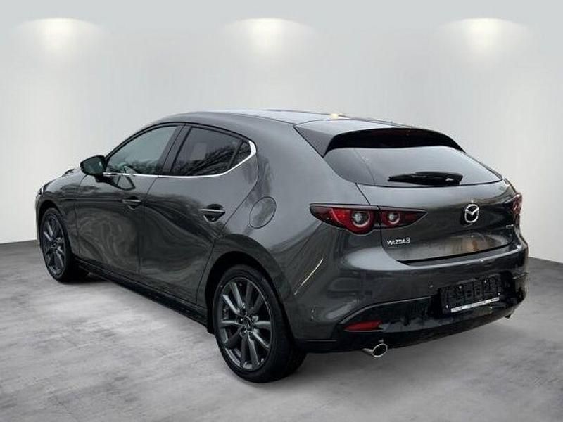 Neu Mazda 3 140 PS (102 kW) 2025 Machine gray Limousine