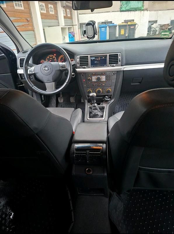 Gebraucht Opel Signum 150 PS (110 kW) 2007 Schwarz Kleinwagen