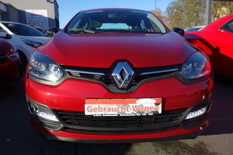 Gebraucht Renault Mégane LIMITED 110 PS (80 kW) 2015 Rot Limousine