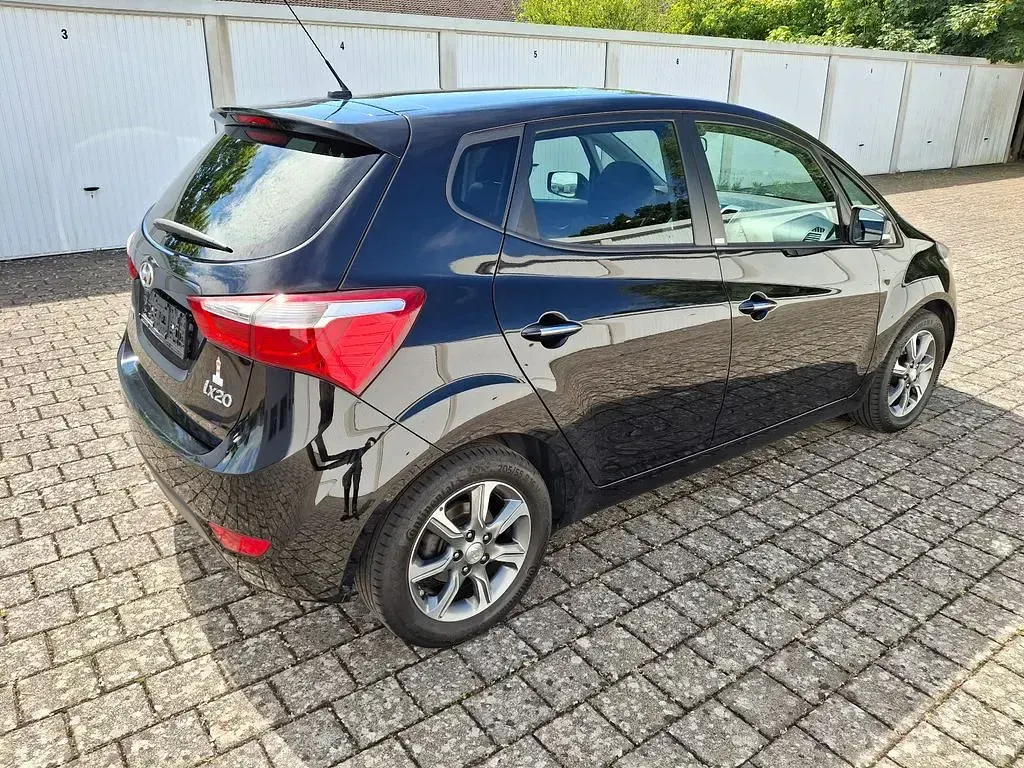 Gebraucht Hyundai ix20 Passion 125 PS (91 kW) 2017 Schwarz Kleinwagen