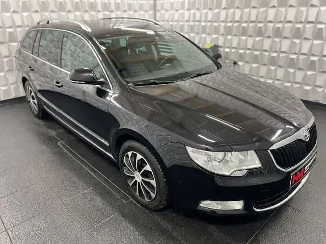 Gebraucht Skoda Superb Family 160 PS (117 kW) 2012 Schwarz Kombi
