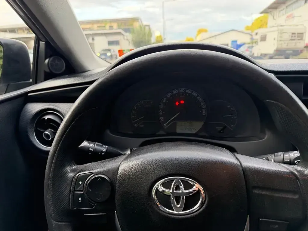 Gebraucht Toyota Auris 99 PS (72 kW) 2016 Grau Limousine