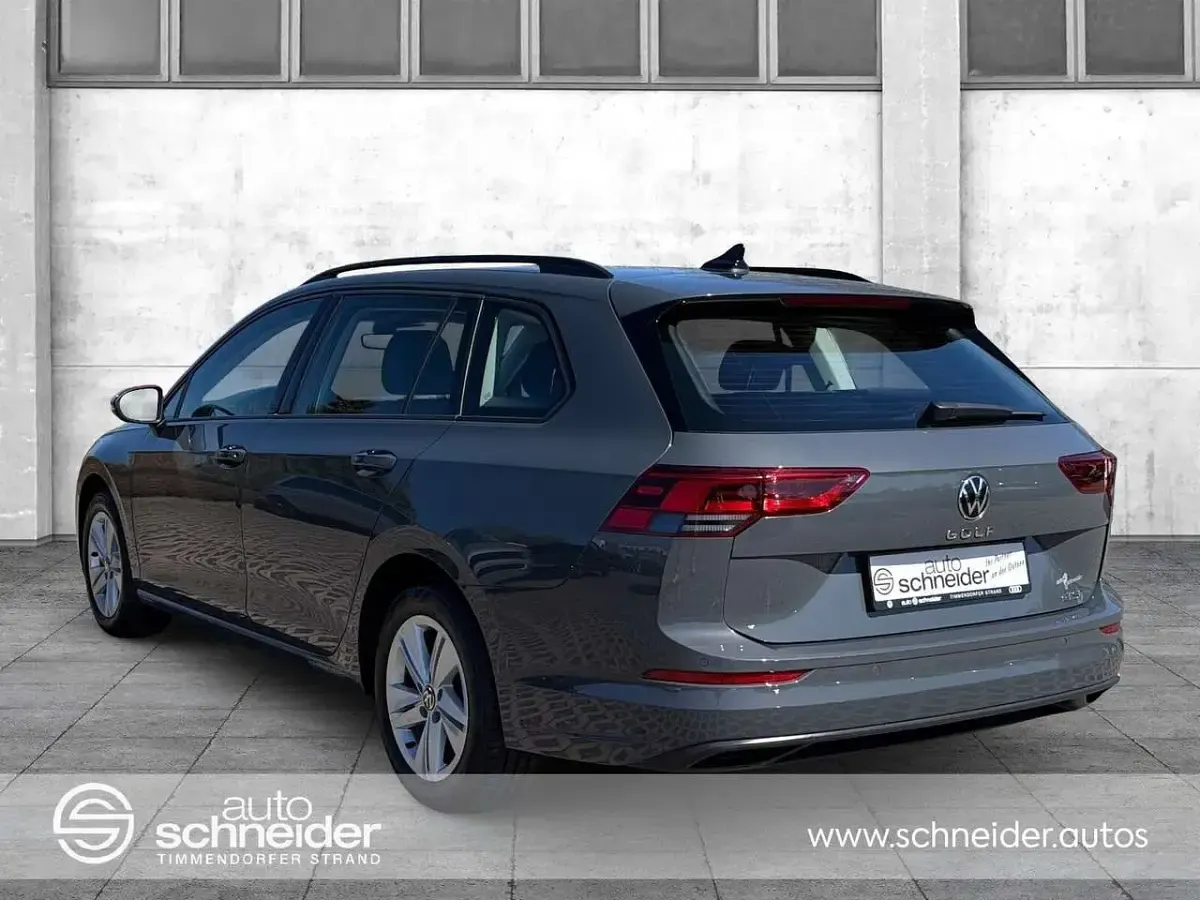 Gebraucht VW Golf VIII Life 131 PS (96 kW) 2023 Grau Kombi