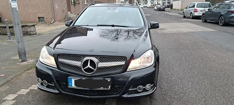 Schwarz Gebraucht 2011 Mercedes C200 Elegance Kombi | 5.500 € (Guter Preis) - Bild 1/4