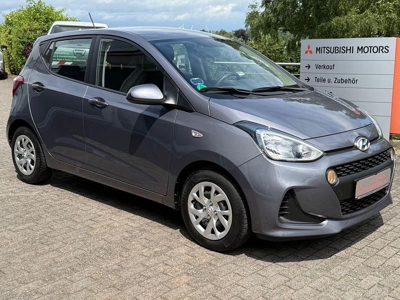 Grau Gebraucht 2019 Hyundai i10 Kleinwagen | 10.950 € (Fairer Preis) - Bild 1/4
