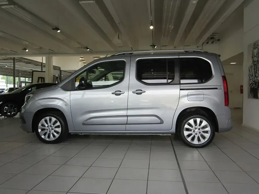 Gebraucht Opel Combo Life Ultimate 131 PS (96 kW) 2021 Kontrast grau/quarz silber Van / Kleinbus