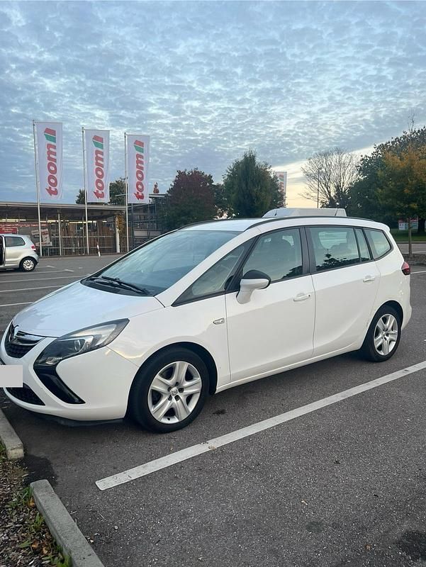Weiß Gebraucht 2012 Opel Zafira Tourer Van / Kleinbus | 6.900 € (Superpreis) - Bild 1/4