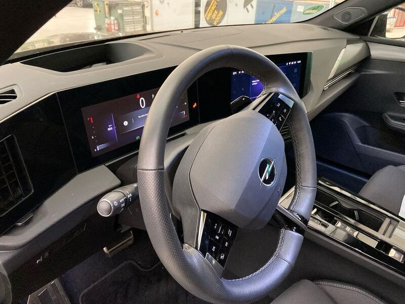 Gebraucht Opel Astra 131 PS (96 kW) 2024 Schwarz Limousine