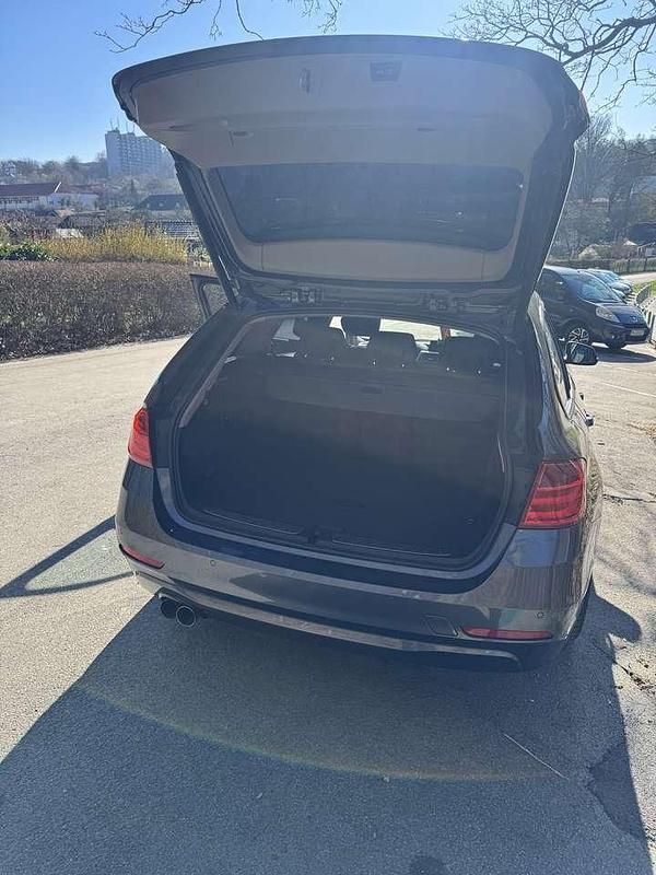 Gebraucht BMW 320 184 PS (135 kW) 2015 Grau Kombi