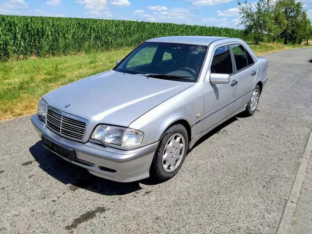 Gebraucht Mercedes C220 Classic 125 PS (91 kW) 2000 Silber Limousine