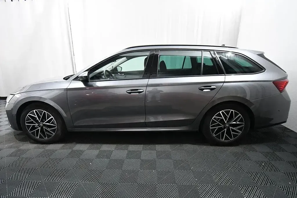Gebraucht Skoda Octavia Selection 150 PS (110 kW) 2025 Grau Kombi