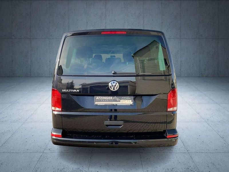 Gebraucht VW Multivan Family 150 PS (110 kW) 2021 Deep black perleffekt Van