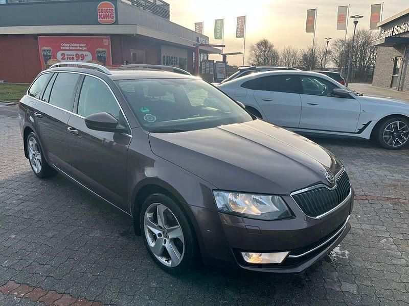 Gebraucht Skoda Octavia Elegance 140 PS (102 kW) 2014 Braun Kombi