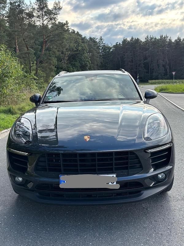 Grau Gebraucht 2017 Porsche Macan SUV | 35.999 € (Fairer Preis) - Bild 1/4