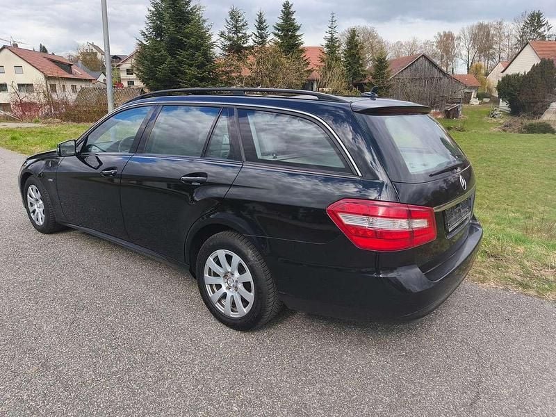 Gebraucht Mercedes E220 170 PS (125 kW) 2011 Schwarz  unilack Kombi