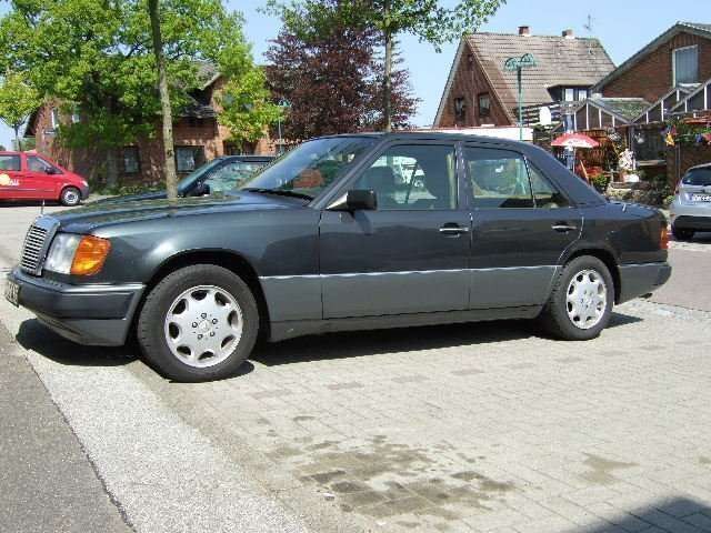 Schwarz Gebraucht 1993 Mercedes 320 Limousine | 6.980 € - Bild 1/4