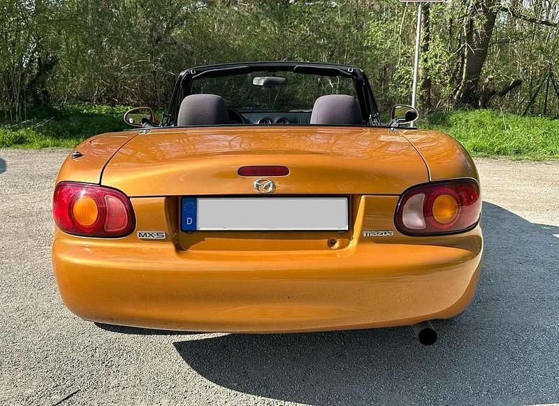 Second-hand Mazda MX5 110 CP (80 kW) 1998 Portocaliu Cabrio
