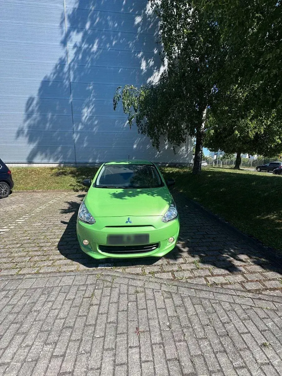 Gebraucht Mitsubishi Space Star 71 PS (52 kW) 2013 Grün Van / Kleinbus
