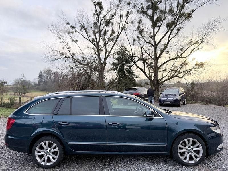 Gebraucht Skoda Superb Elegance 170 PS (125 kW) 2012 Blau Kombi