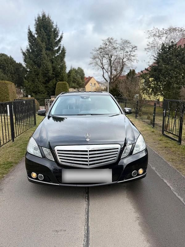 Gebraucht Mercedes E350 231 PS (169 kW) 2011 Schwarz Limousine