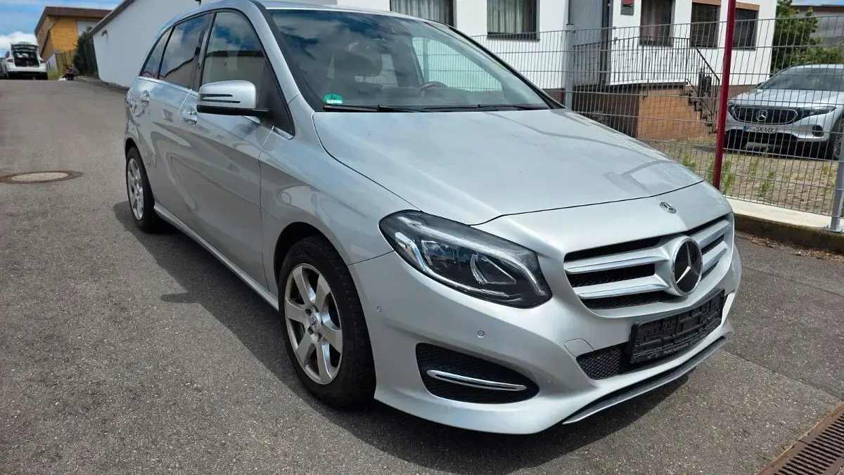 Gebraucht Mercedes B200 136 PS (100 kW) 2018 Silber Kleinwagen