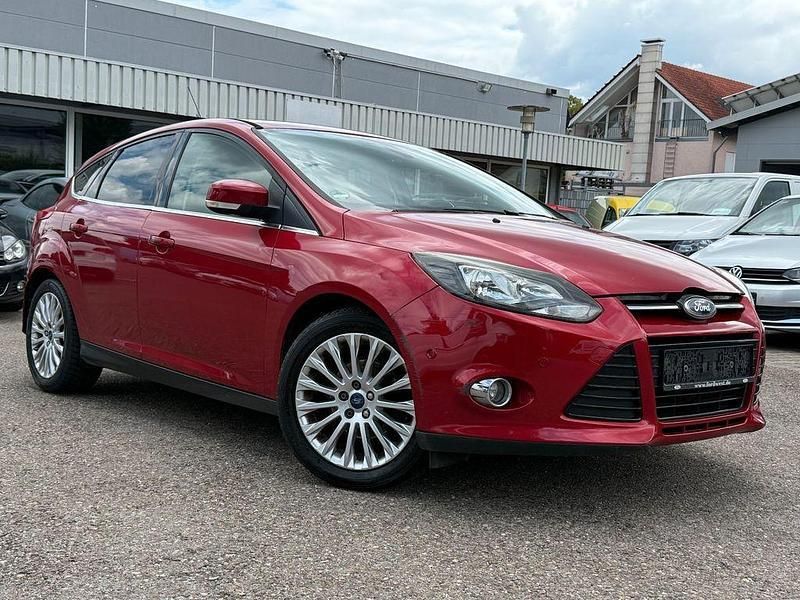 Gebraucht Ford Focus Titanium 163 PS (119 kW) 2011 Rot Limousine