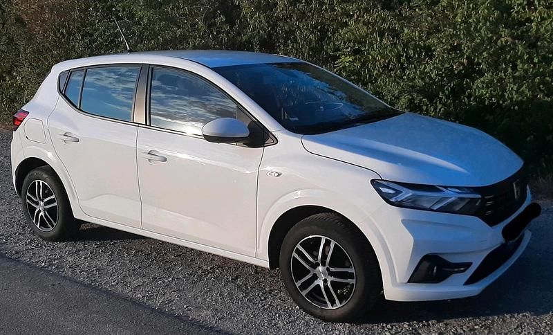 Weiß Gebraucht 2021 Dacia Sandero Essentiel Kleinwagen | 9.900 € (Guter Preis) - Bild 1/4