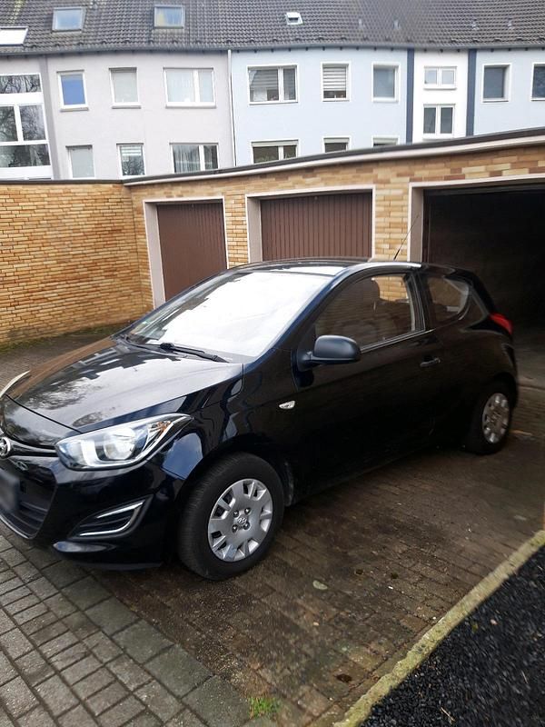 Gebraucht Hyundai i20 85 PS (62 kW) 2013 Schwarz Kleinwagen