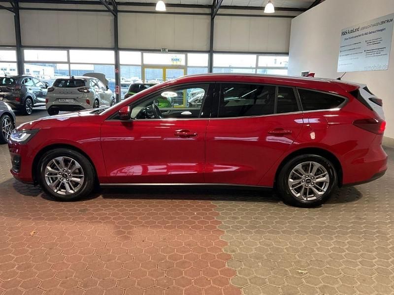 Gebraucht Ford Focus Titanium 155 PS (114 kW) 2022 Rot Kombi