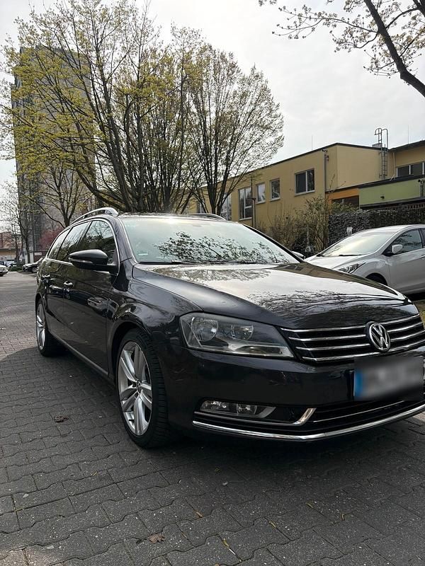 Gebraucht VW Passat 140 PS (102 kW) 2012 Grau Kombi