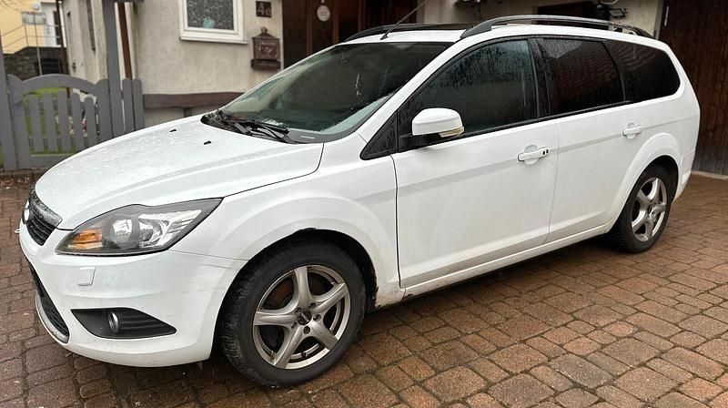 Gebraucht Ford Focus 140 PS (102 kW) 2010 Weiß Kombi