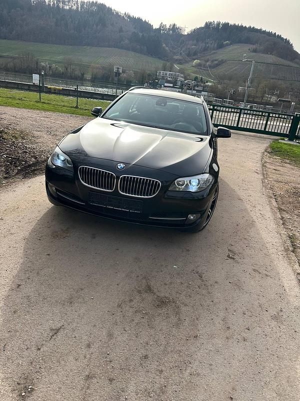 Gebraucht BMW 530 258 PS (189 kW) 2012 Schwarz Kombi