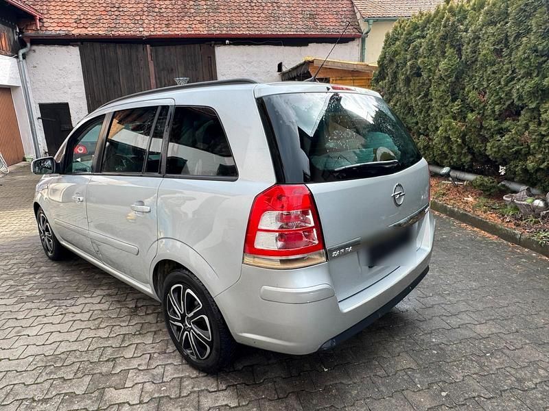 Gebraucht Opel Zafira 125 PS (91 kW) 2014 Silber Van / Kleinbus