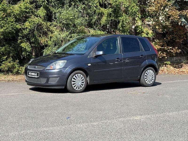 Grau Gebraucht 2007 Ford Fiesta Style Limousine | 2.690 € (Etwas zu teuer) - Bild 1/4