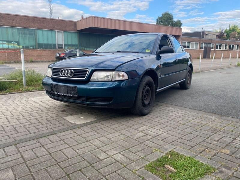 Grün Gebraucht 1994 Audi A4 Limousine | 2.100 € - Bild 1/4