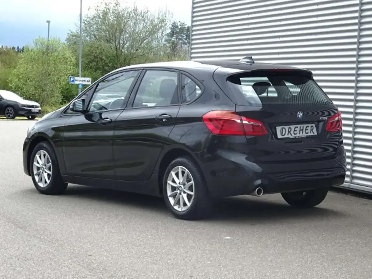 Gebraucht BMW 218 140 PS (102 kW) 2018 Black sapphire Van / Kleinbus
