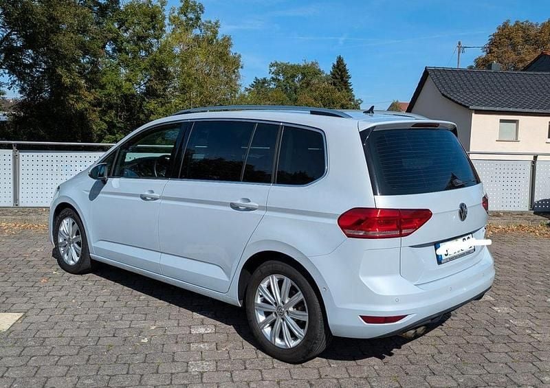 Gebraucht VW Touran Highline 150 PS (110 kW) 2018 Weiß Van / Kleinbus