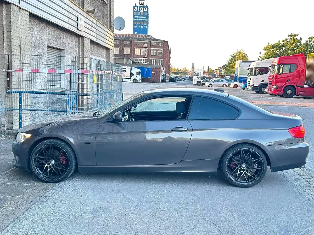 Gebraucht BMW 320 184 PS (135 kW) 2011 Coupé