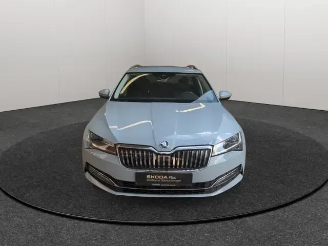 Gebraucht Skoda Superb Style 200 PS (147 kW) 2023 Grau Kombi
