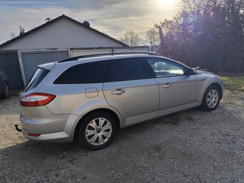 Gebraucht Ford Mondeo 140 PS (102 kW) 2008 Silber Kombi