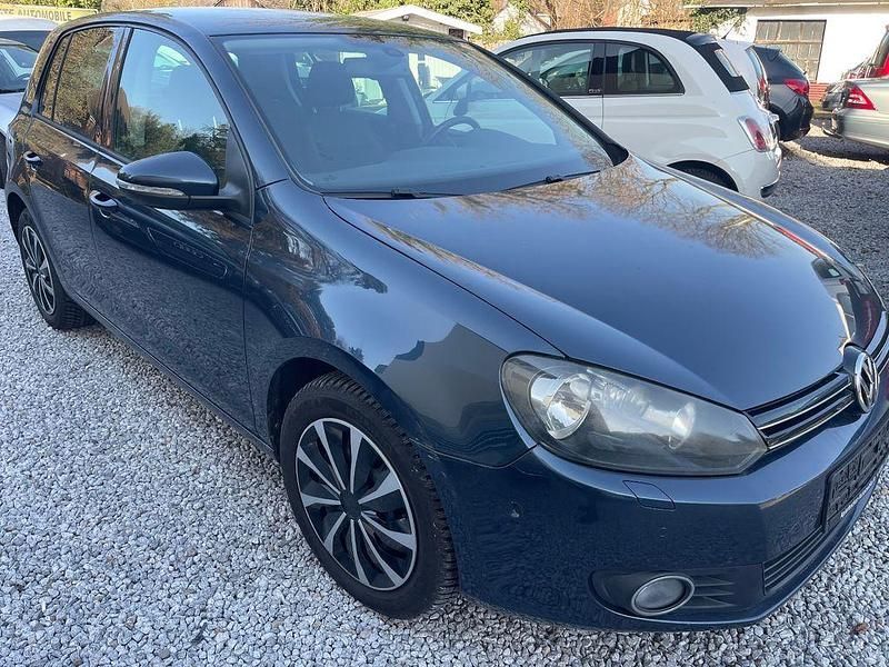 Gebraucht VW Golf VI Team 122 PS (89 kW) 2011 Blau Kleinwagen