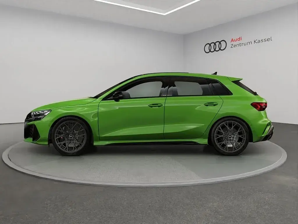 Neu Audi RS3 Sport 400 PS (294 kW) 2026 Grün Limousine