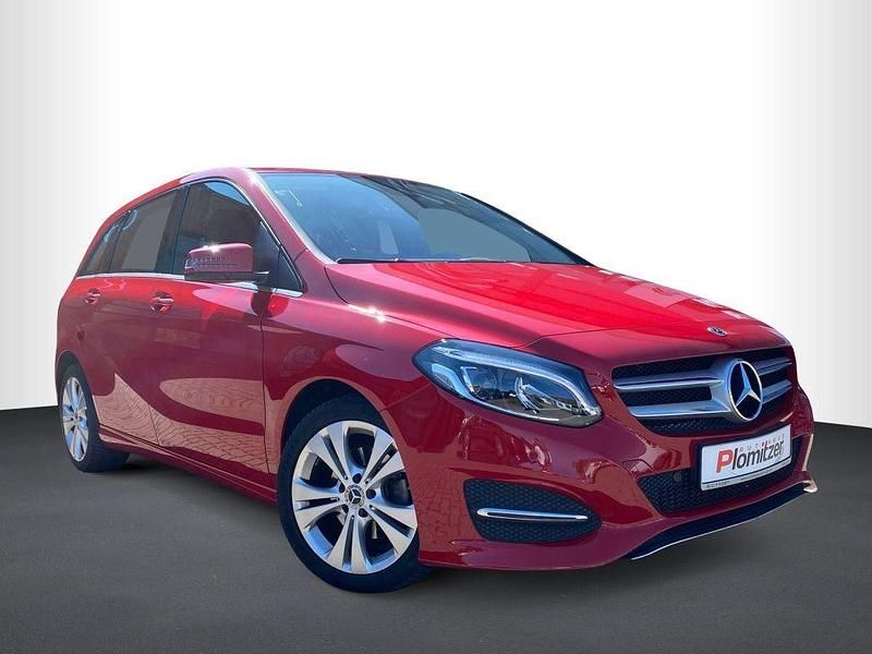 Rot Gebraucht 2018 Mercedes B180 Urban Van / Kleinbus | 17.985 € (Fairer Preis) - Bild 1/4