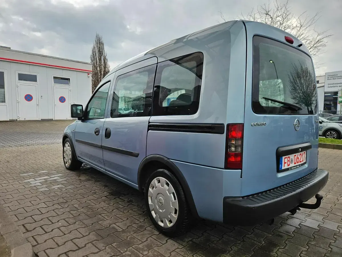 Gebraucht Opel Combo 100 PS (73 kW) 2009 Blau Van / Kleinbus