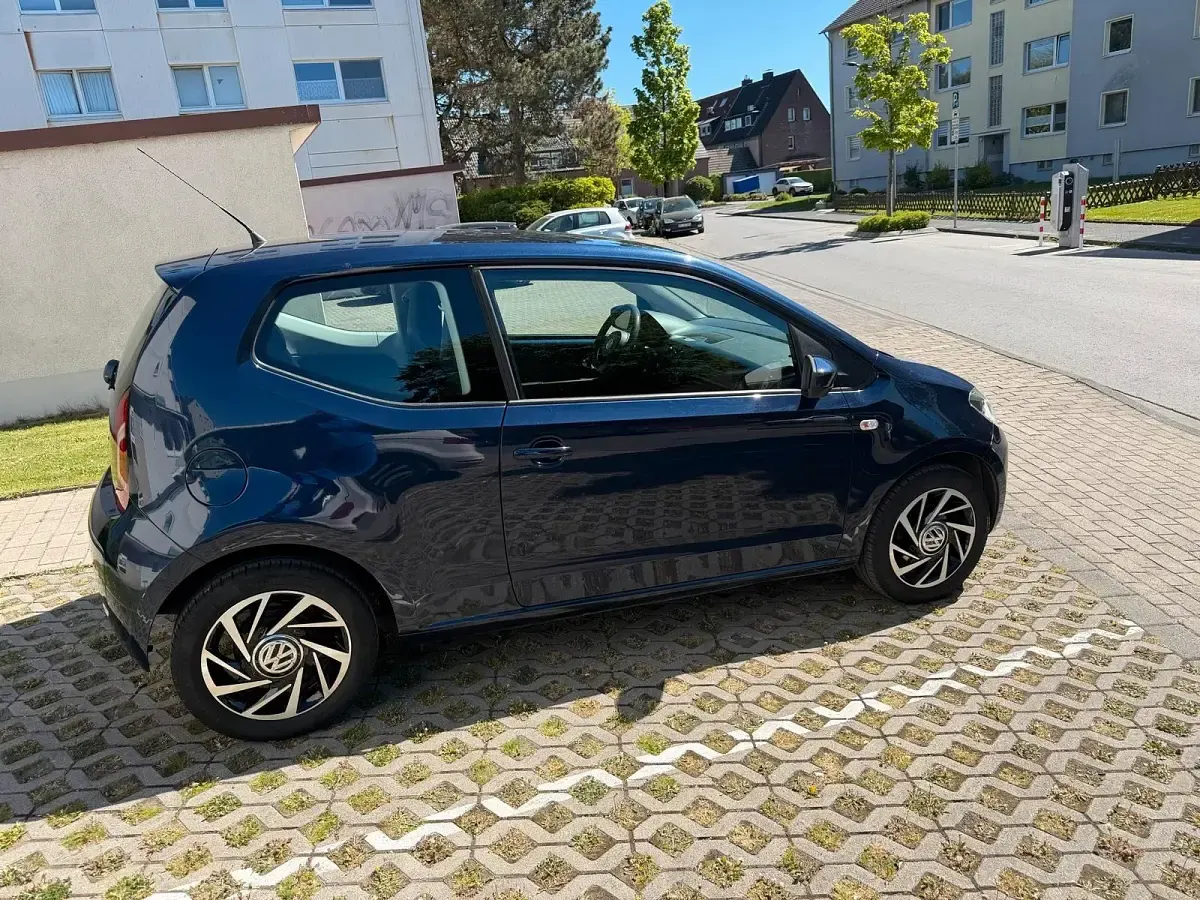 Używany VW up! 60 KM (44 kW) 2013 Niebieski Hatchback