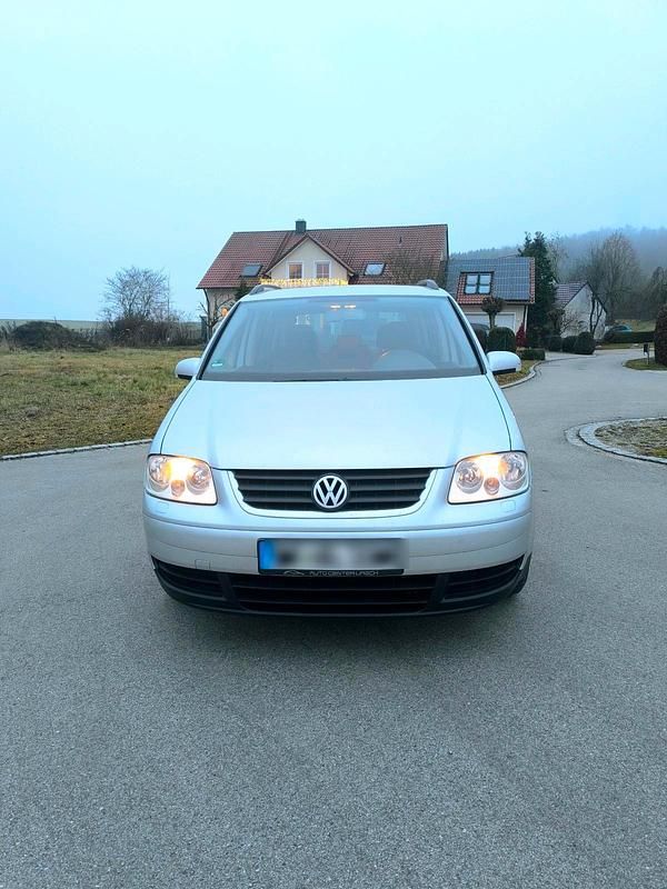 Silber Gebraucht 2011 VW Touran Van / Kleinbus | 2.800 € (Superpreis) - Bild 1/4