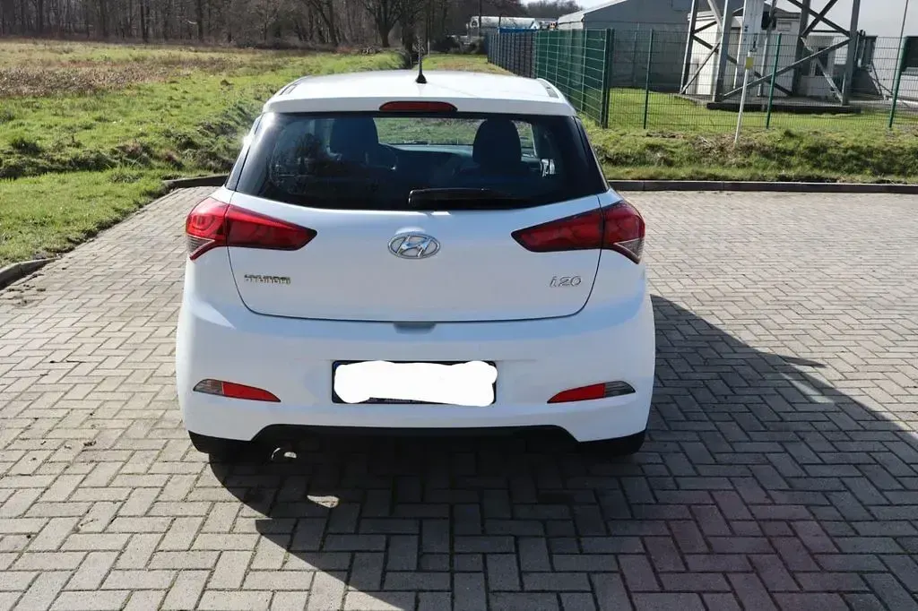 Gebraucht Hyundai i20 75 PS (55 kW) 2016 Weiß Kleinwagen